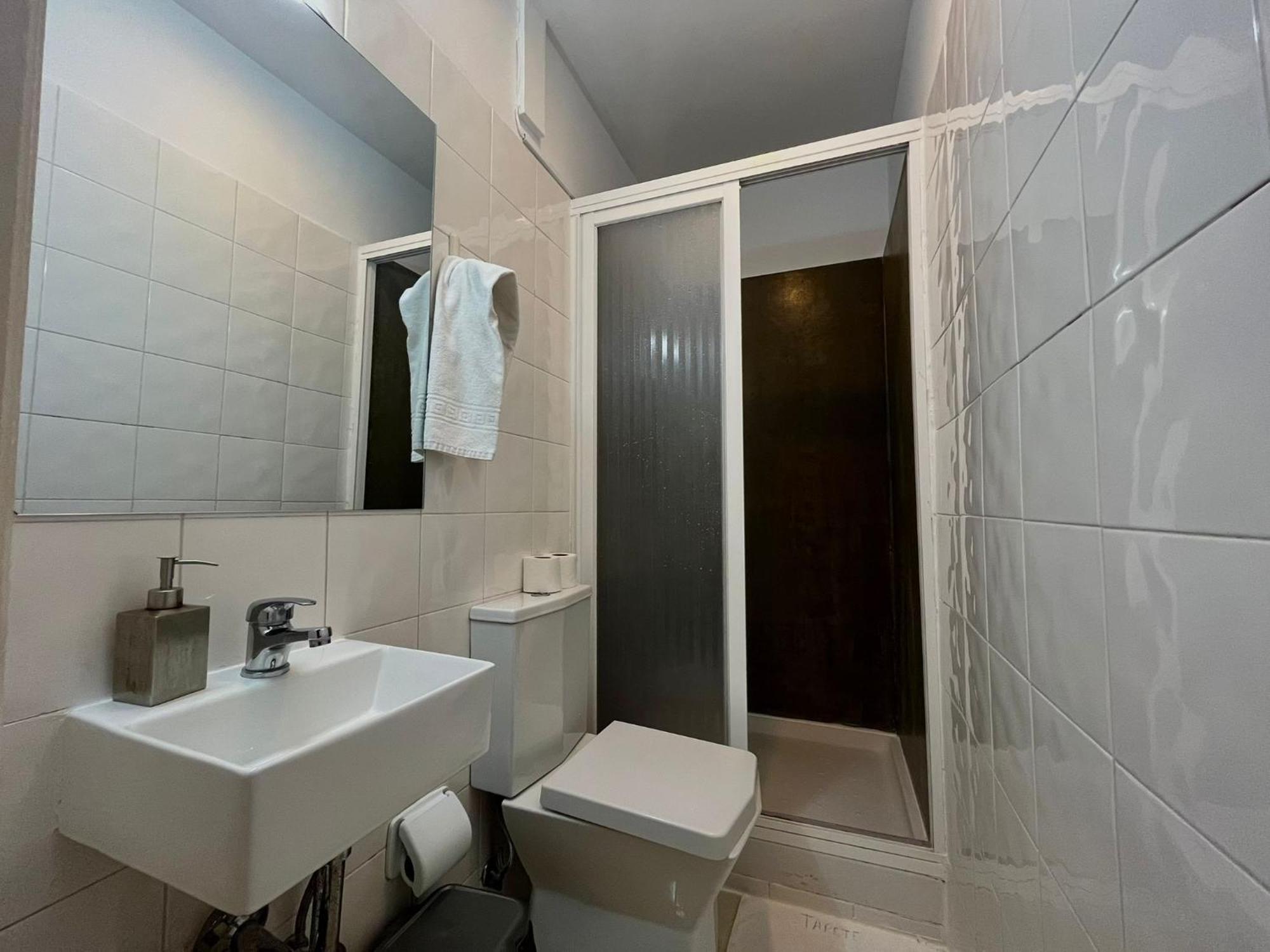 2 Bedroom, 2 Bathroom Apartment - Travessa Da Madalena Лісабон Екстер'єр фото
