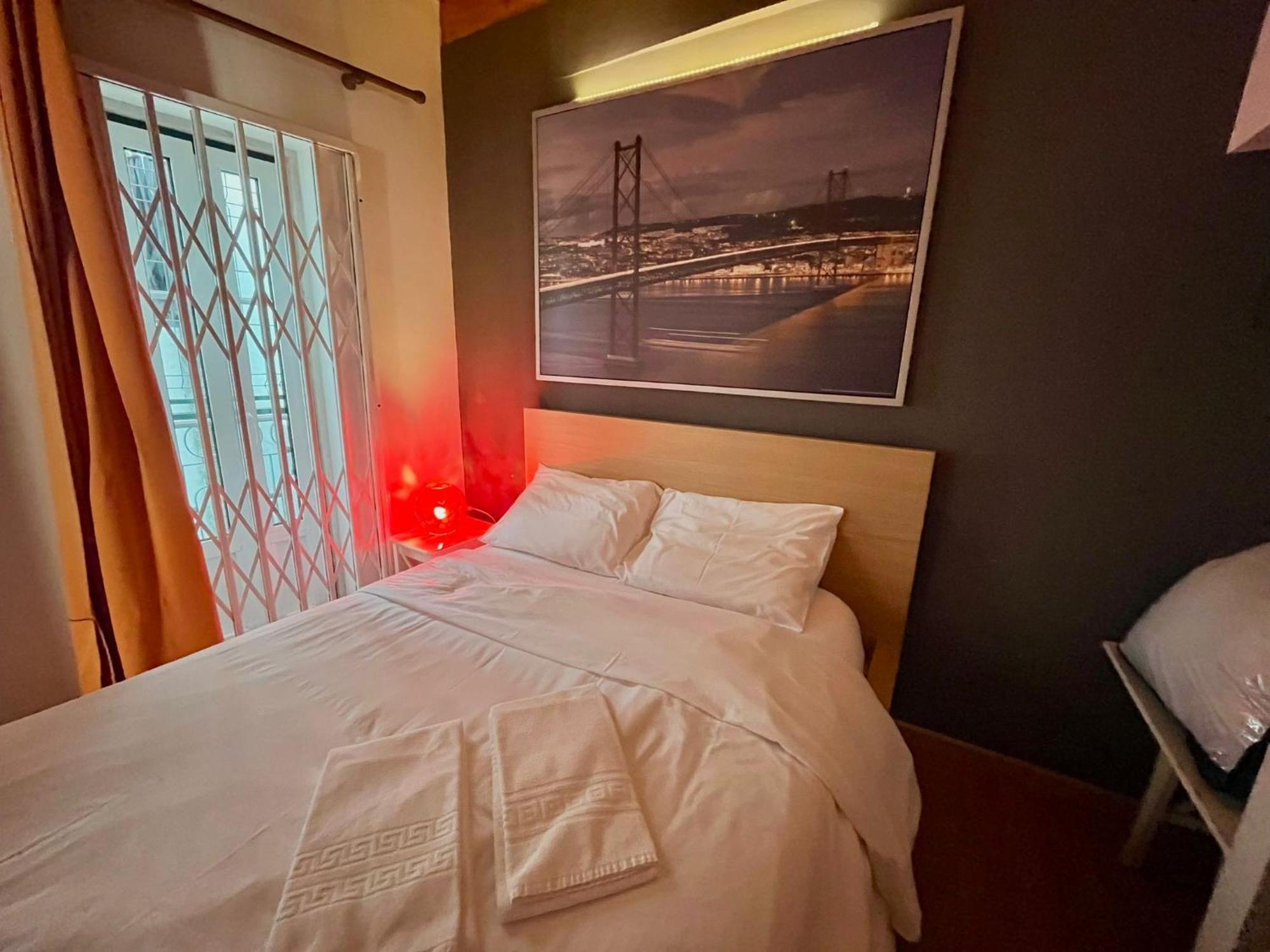 2 Bedroom, 2 Bathroom Apartment - Travessa Da Madalena Лісабон Екстер'єр фото